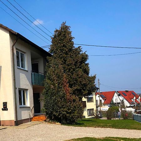 Ferienwohnungen / Ferienhaus Adelsried Екстериор снимка