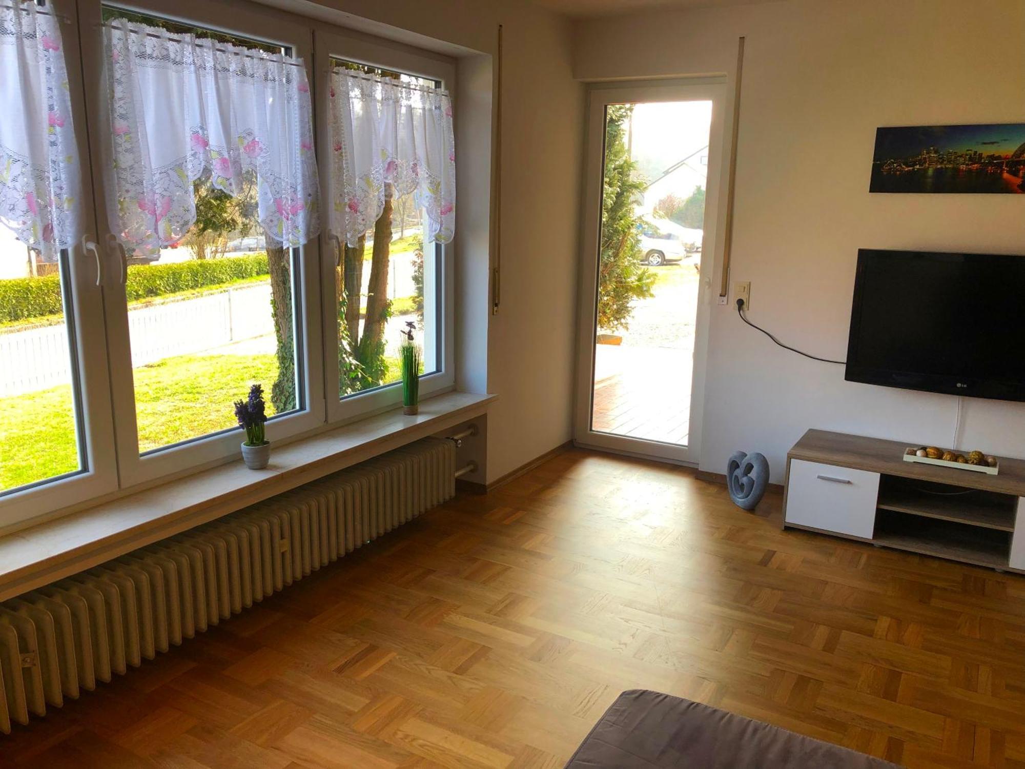 Ferienwohnungen / Ferienhaus Adelsried Екстериор снимка
