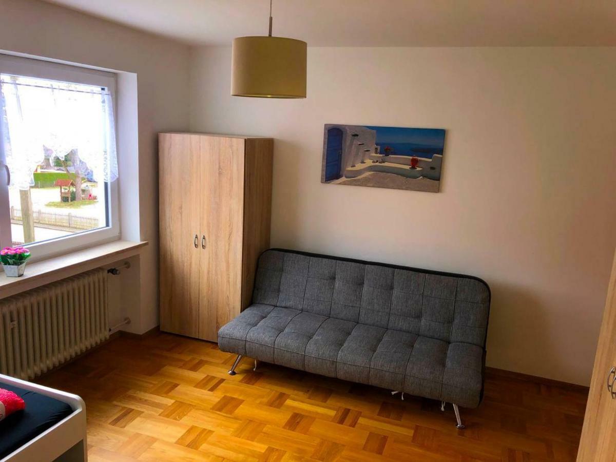 Ferienwohnungen / Ferienhaus Adelsried Екстериор снимка